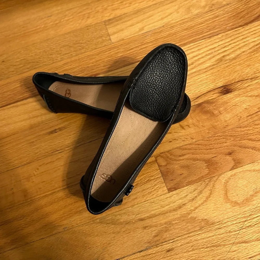 UGG Women's Flores Slip On Shoe Size 6 - Picture 1 of 3